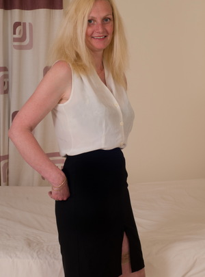 Mature.nl Blonde British housewife feeling frisky mature xxx sex photo