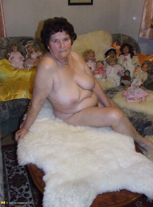 Mature.nl kinky amatuer mama getting naked mature xxx sex photo