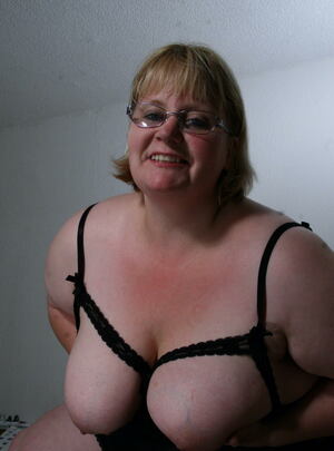 Mature.nl Big mature mama playing with her toy mature xxx sex photo