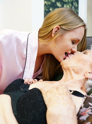 Mature.nl Naughty Grandma having fun with a lesbian teeny babe mature xxx sex photo