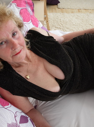Mature.nl Pierced British mature lady is getting kinky mature xxx sex photo