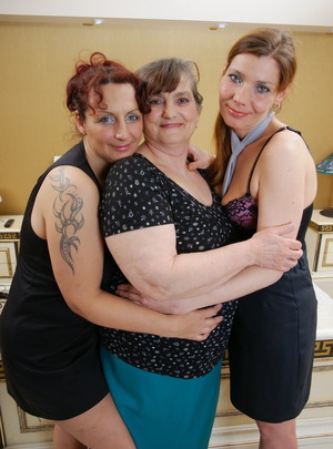 Mature.nl Three lesbian housewives go all the way mature xxx sex photo