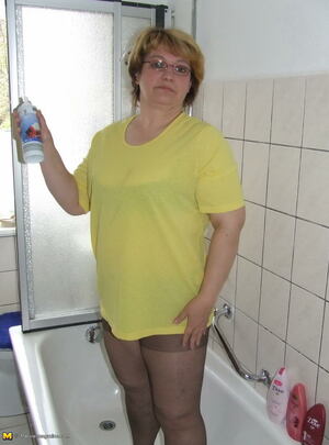 Mature.nl chubby mature slut playing in her bathtub mature xxx sex photo