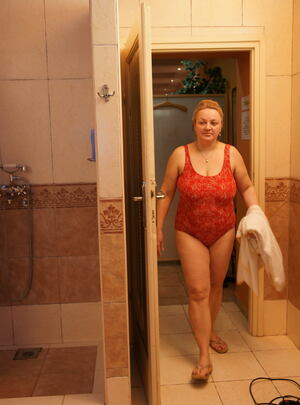 Mature.nl Take a look at an all mature female sauna mature xxx sex photo